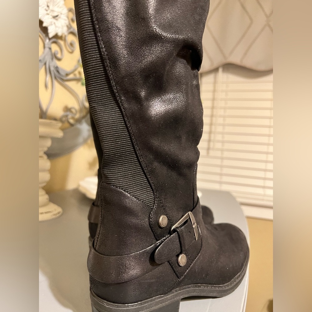 Women’s Tall Boots - Picture 3 of 9